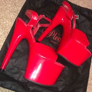 Shiny red dancer heels 👠 👠